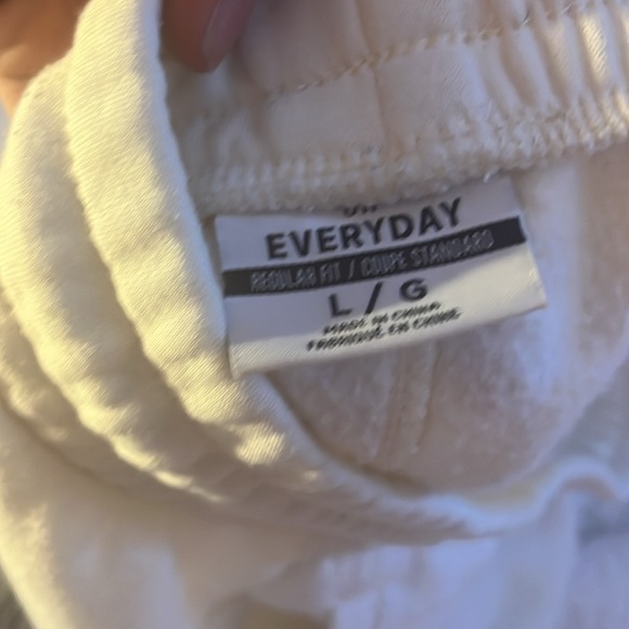 White sweatpants, new, used a couple times, no stain and cotton fabric - Picture 5 of 5